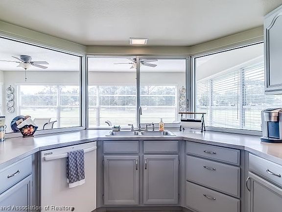 5th image of 300 Glen Mar Cir