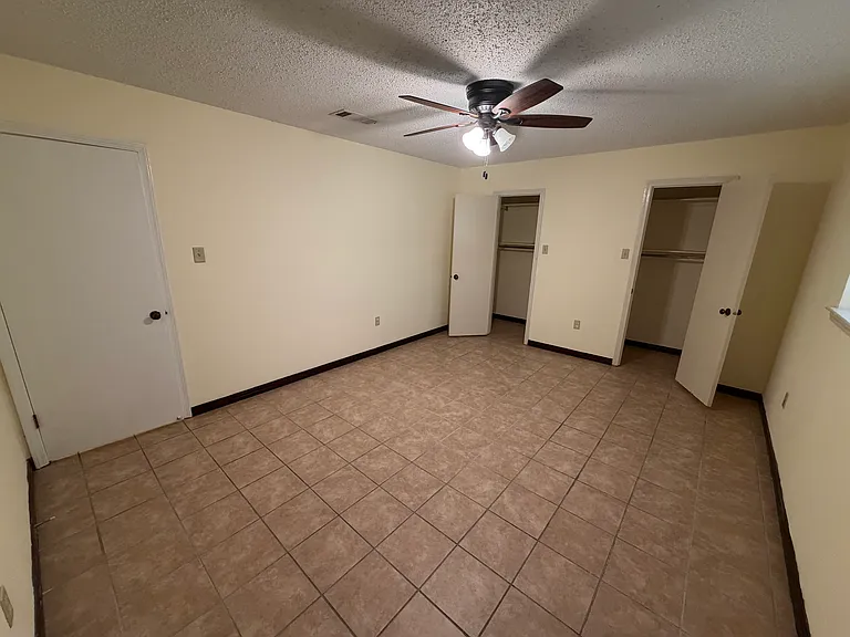 2104 Colonial Dr — Photo 13