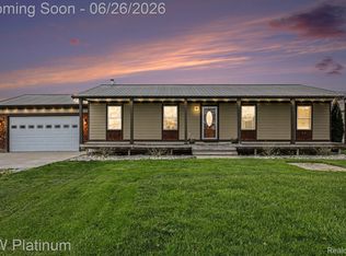 5419 Brown Rd, Avoca, MI 48006