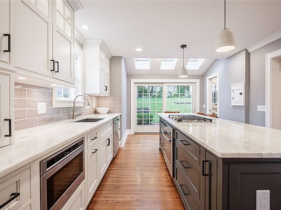 5th image of 387 Kilbourn Rd