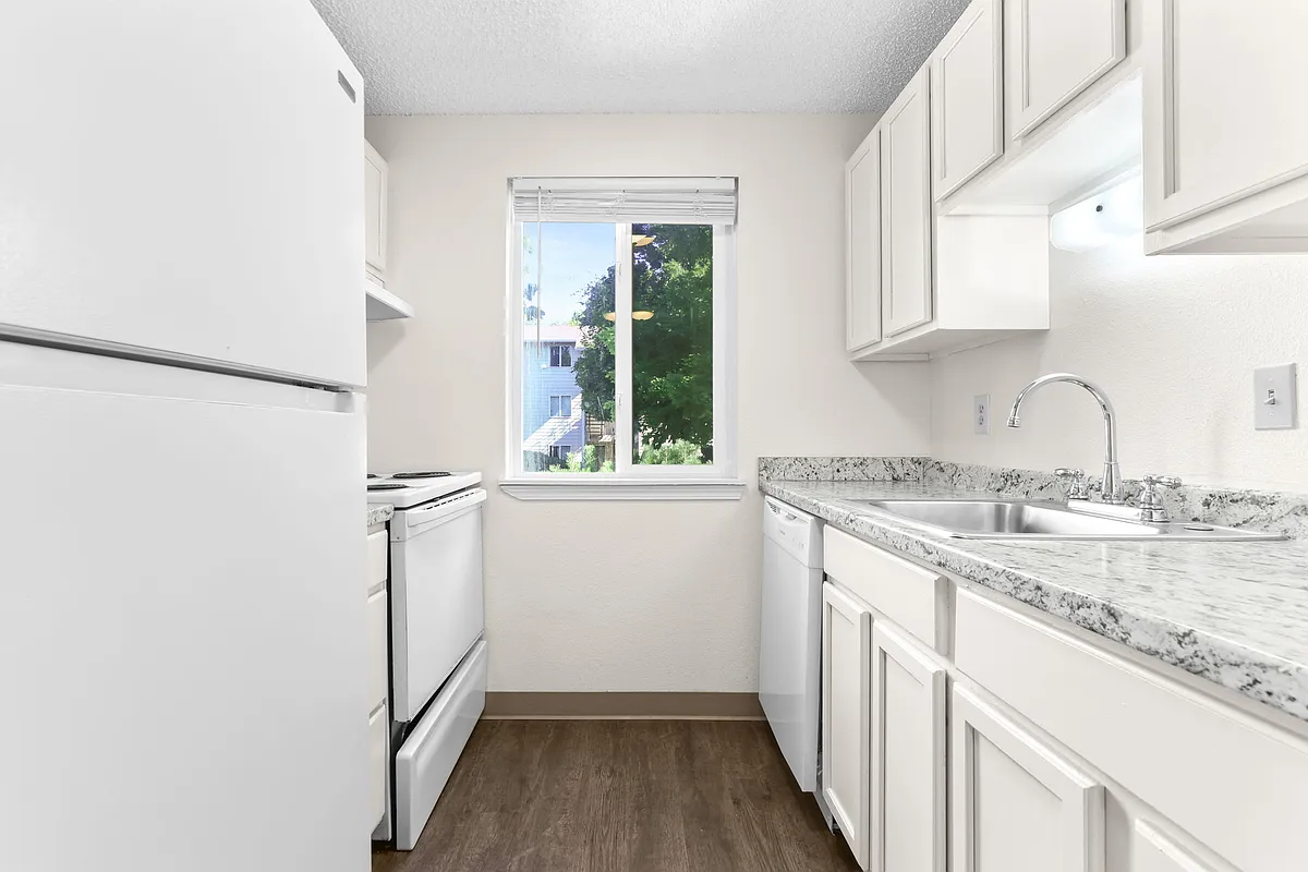 Building Photo - Charbern Apartments