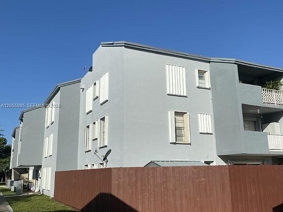 3rd image of 1725 W 60th St APT F202