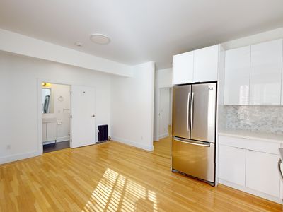 2942 Franklin St APT 4 - Main Image