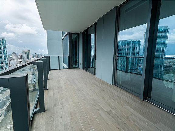 4th image of 68 SE 6th St APT 2510
