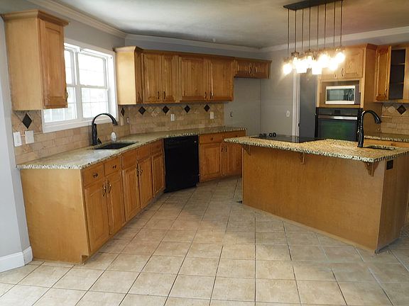 3rd image of 608 Nakoma Dr