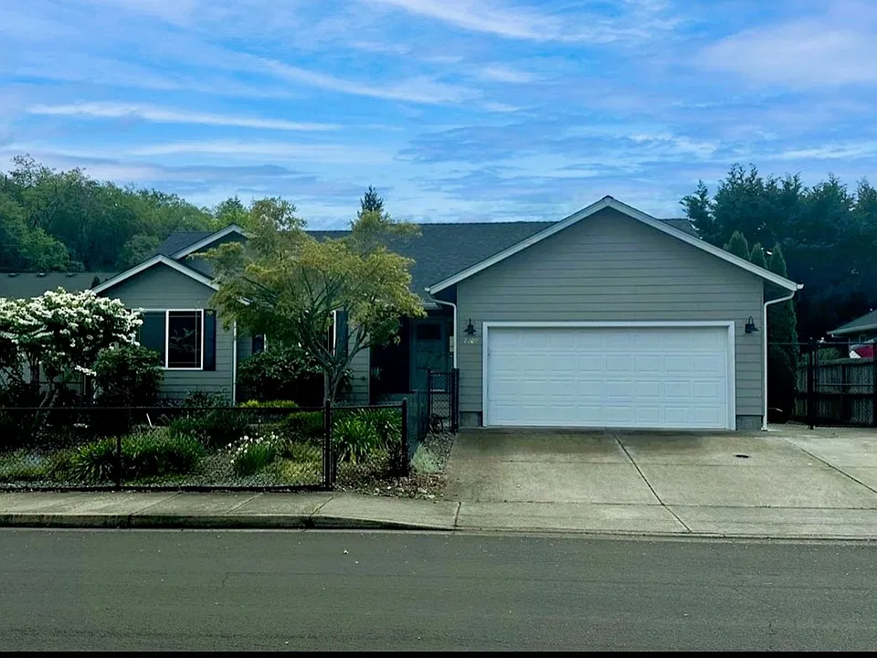 2409 SE Chinaberry Ave