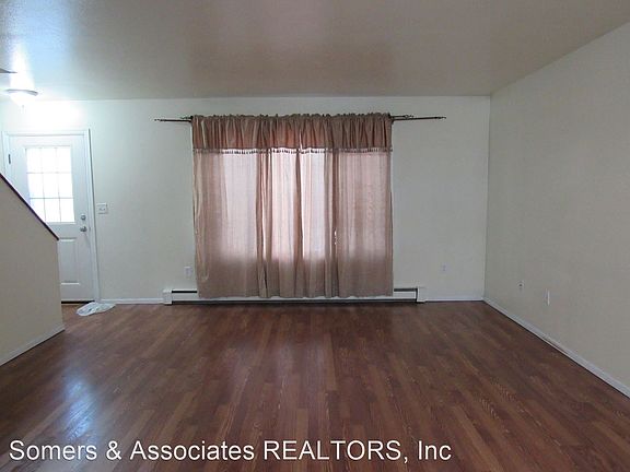 3rd image of 1579 Gillam Way