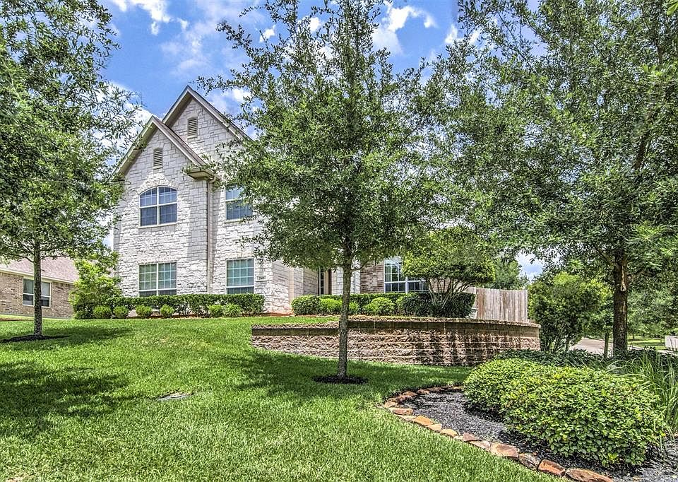 Graystone Hills Beautiful 4 Bed 3.1 Bath Stunner.