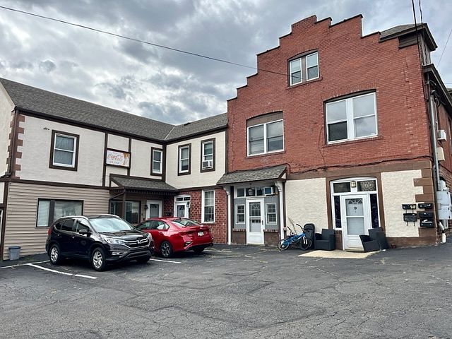 1st image of 372 Washington Ave #10