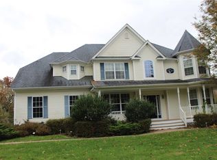 8 Apple Ct, Ridge, NY 11961