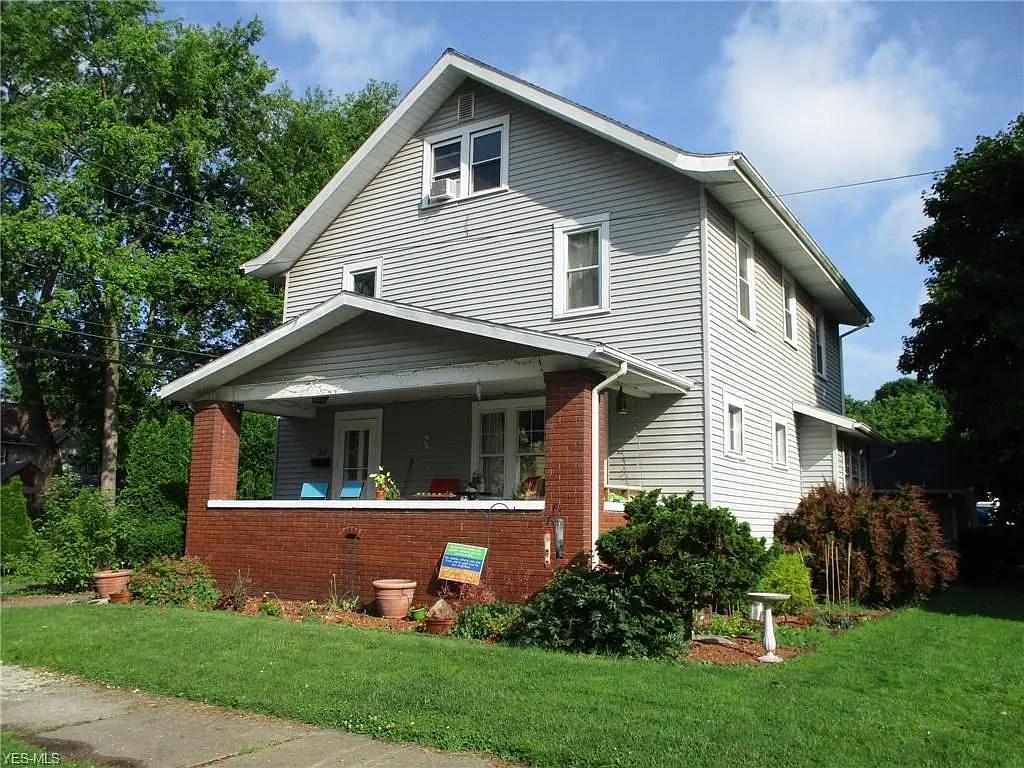215 E 6th St photo 1