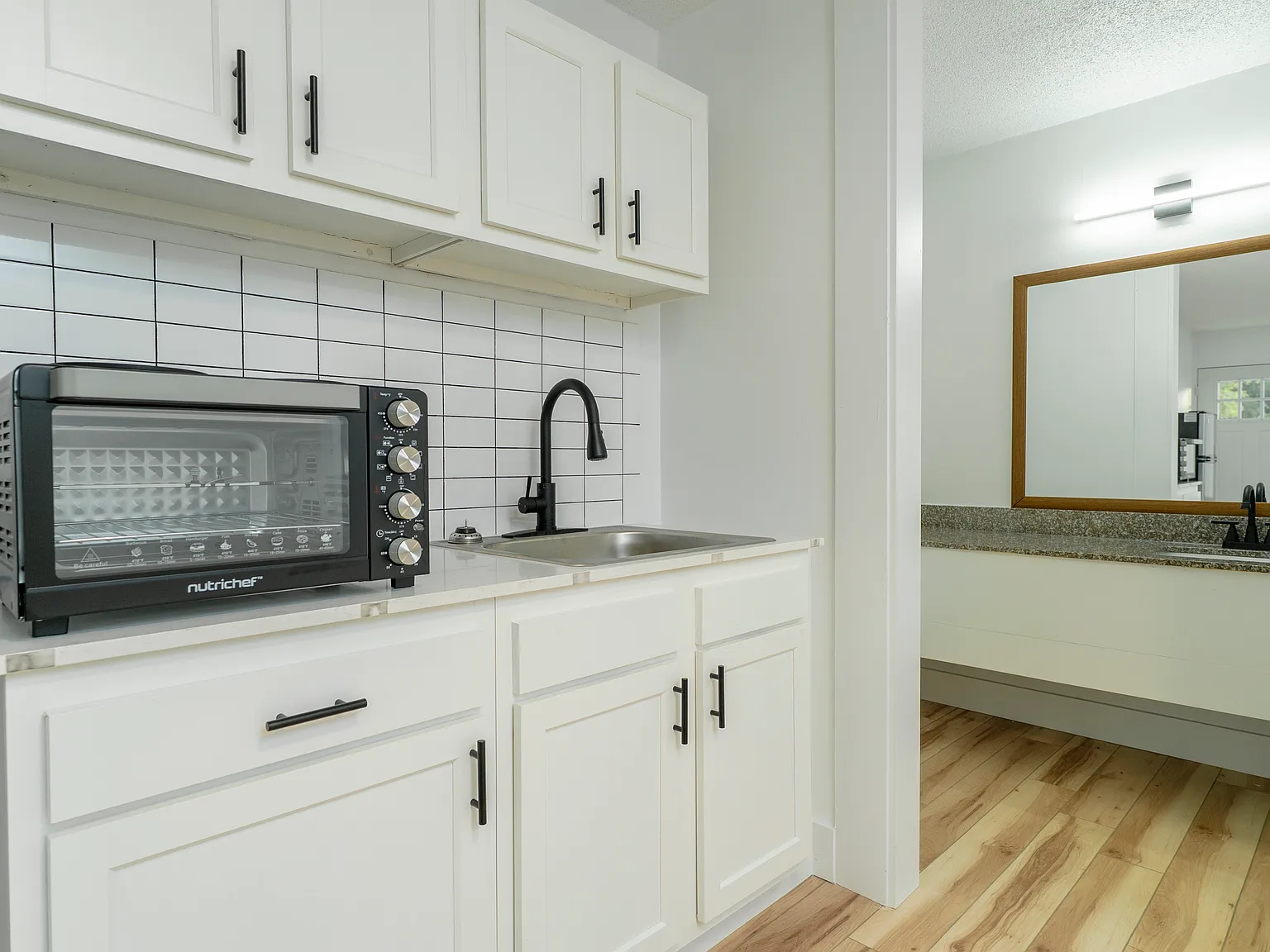 Studio, 300 sqft, $695 — Photo 3