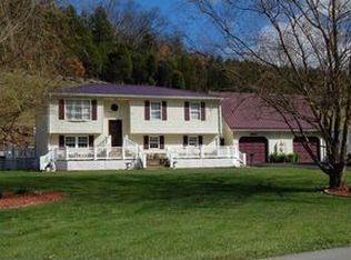 553 Cedar Creek Dr, Pounding Mill, VA 24637