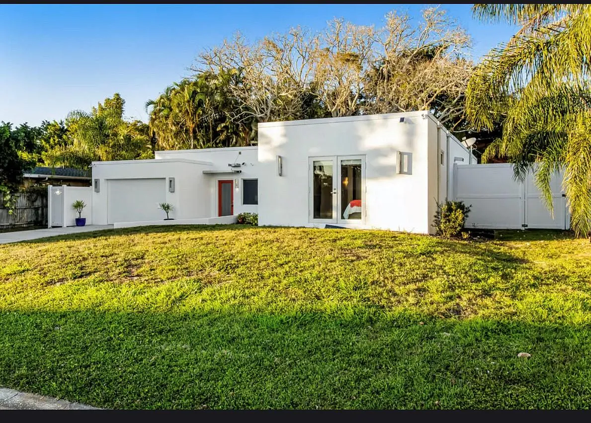 1625 Livingstone St — Photo 1