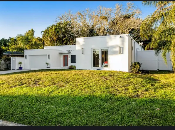 1625 Livingstone St, Sarasota, FL 34231