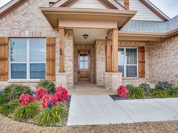 3rd image of 3320 Greenway Dr