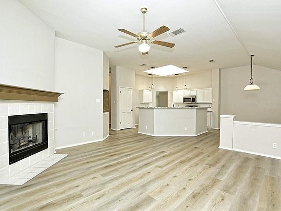 3rd image of 1810 Coral Dr