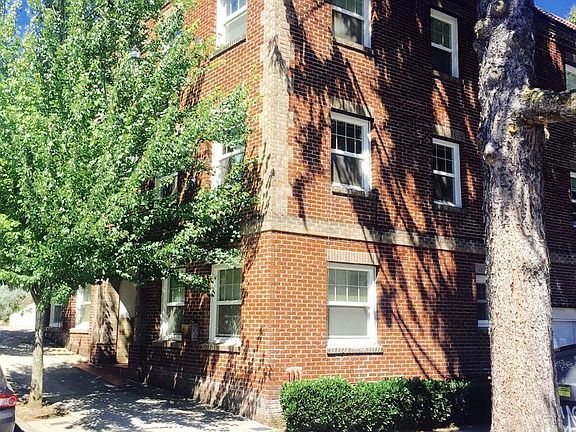 2nd image of 236 SE 32nd Ave APT 105
