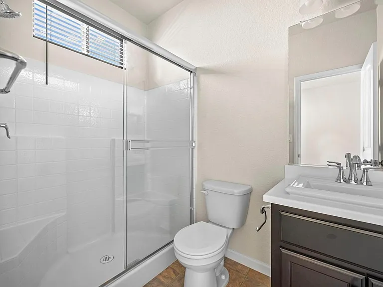 2101 Melody Ln — Photo 9