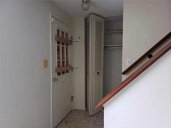 4th image of 2842 N Sheffield Dr
