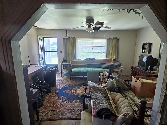3rd image of 806 S Brazos St