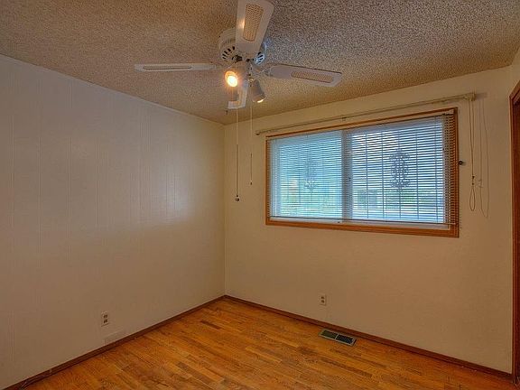 5th image of 20619 10th Ave S