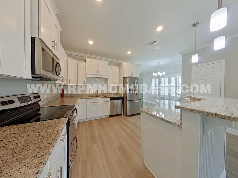 1705 E Gadsden St — Photo 4
