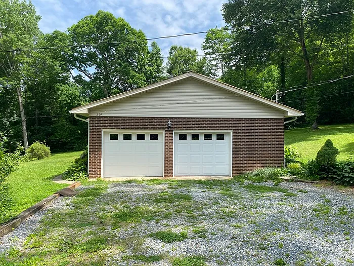 299 Meadowbrook Dr — Photo 4