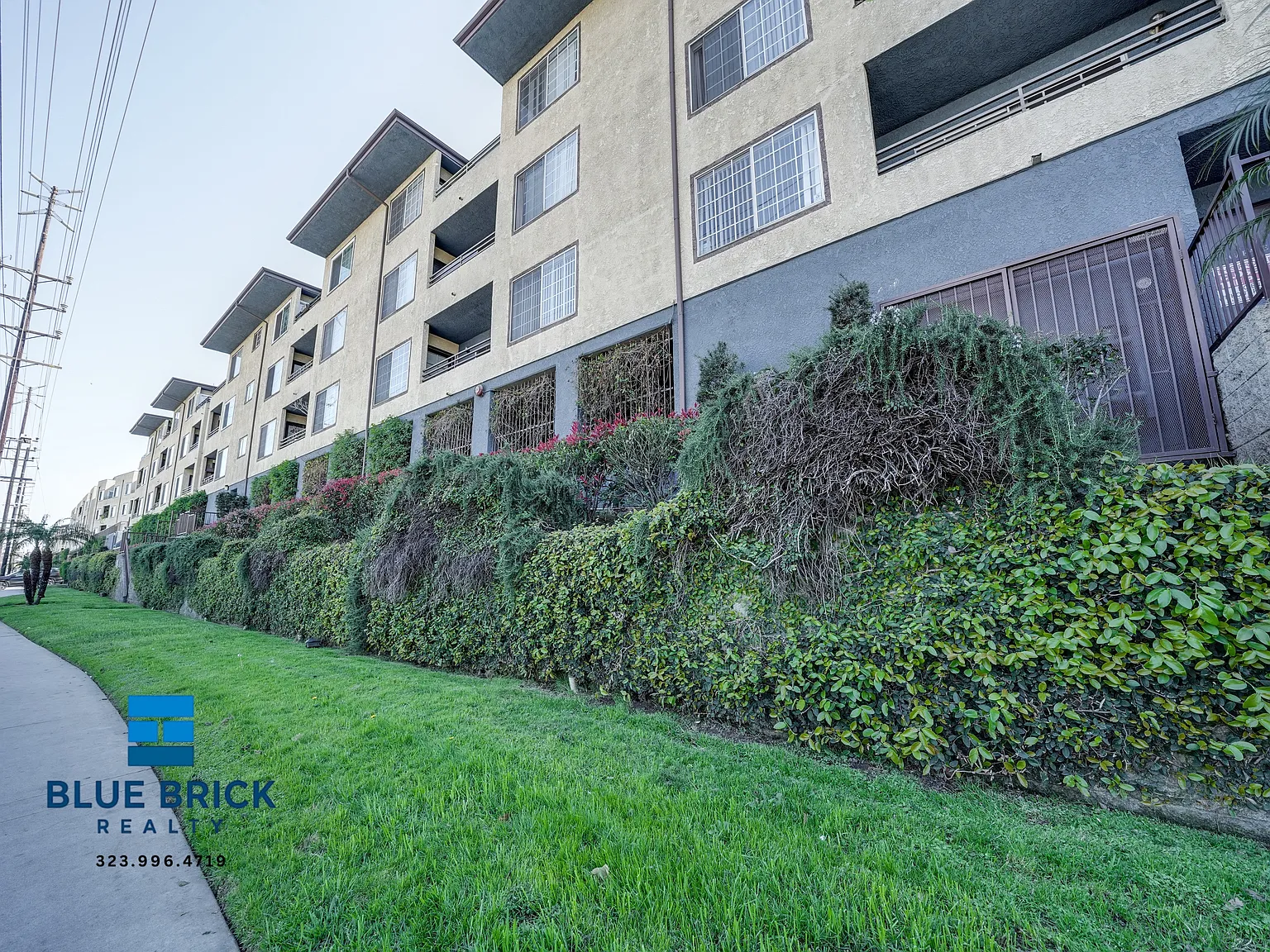 2850 Riverside Dr — Photo 3