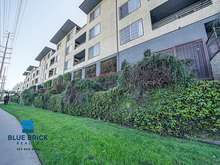 2850 Riverside Dr #3-207 — Photo 18