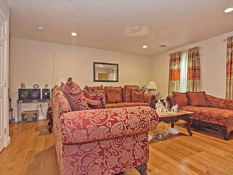 45 Nightingale St #B — Photo 47