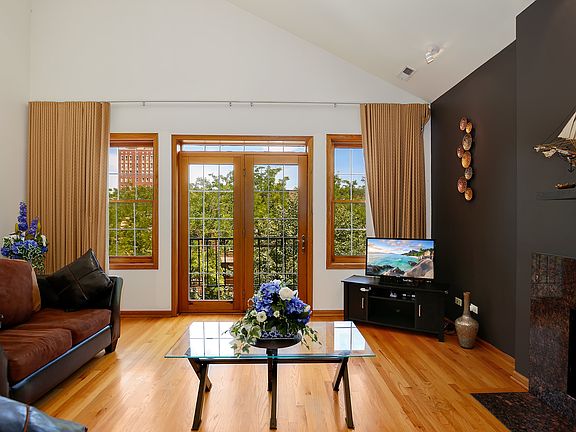 3rd image of 853 W Lakeside Pl APT 3E