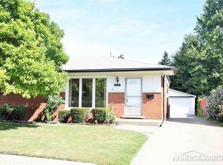 15715 Flanagan St, Roseville, MI 48066