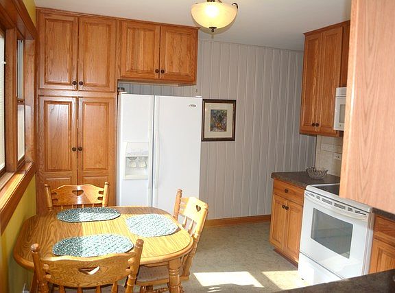 3rd image of 8327 N Odell Ave