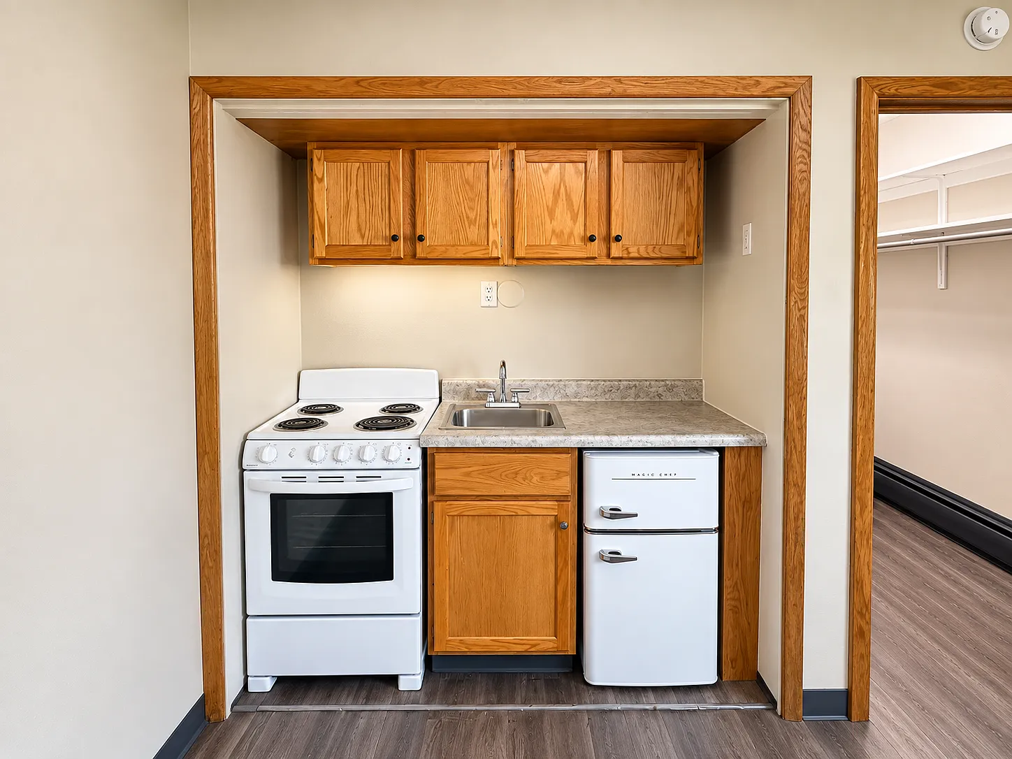 Studio, 550 sqft, $695 — Photo 3