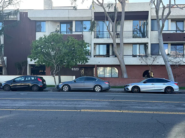 6323 Reseda Blvd #33 — Photo 13