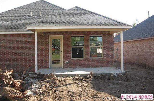 2nd image of 1622 W Oak St
