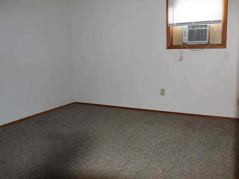 1320 Maple Dr #4 — Photo 3
