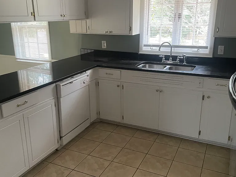 432 Blackwood Dr — Photo 2