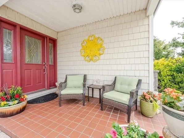 541 E Park Ave, Long Beach, NY 11561