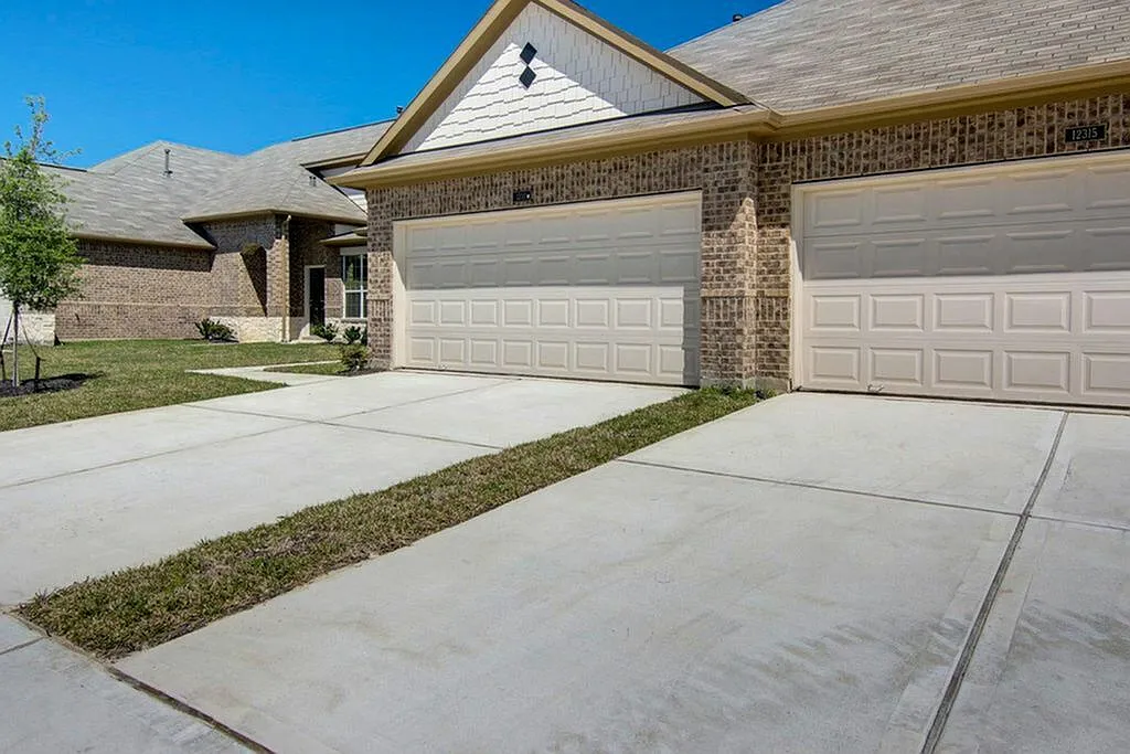 Bavaria Townhomes — Photo 3
