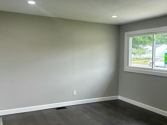 5th image of 2850 Appleridge St