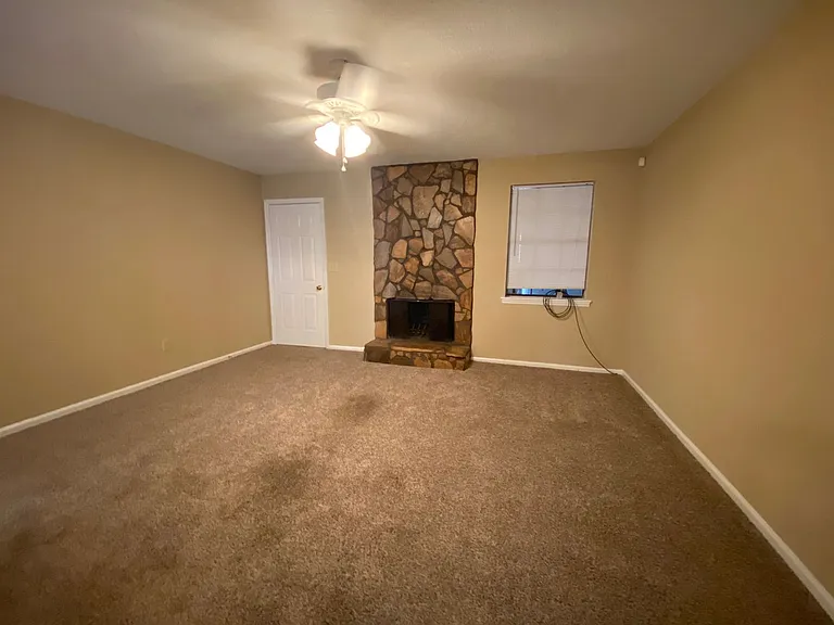 3606 Quail Hollow Dr — Photo 2