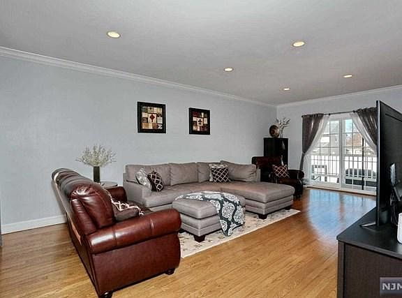 3rd image of 383 Leonard Dr