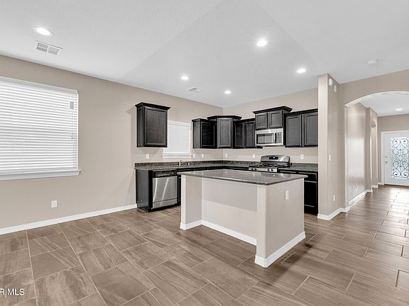 5th image of 13563 Doncaster St