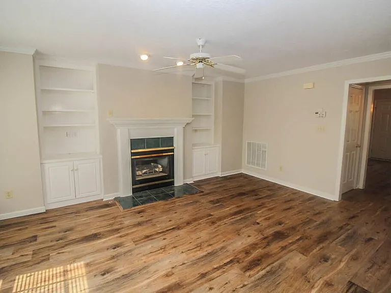 246 Farmington Dr W — Photo 10