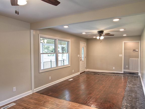 3rd image of 208 Cumberland Dr