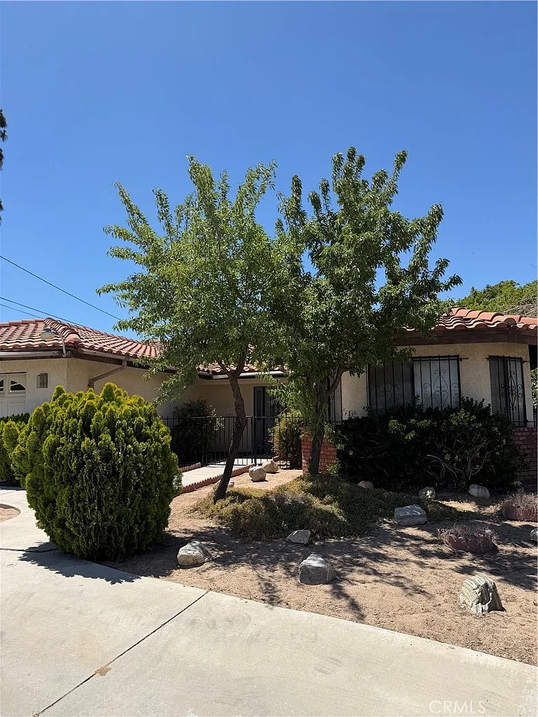3 bed, 1721 sqft, $2,500 — Photo 1