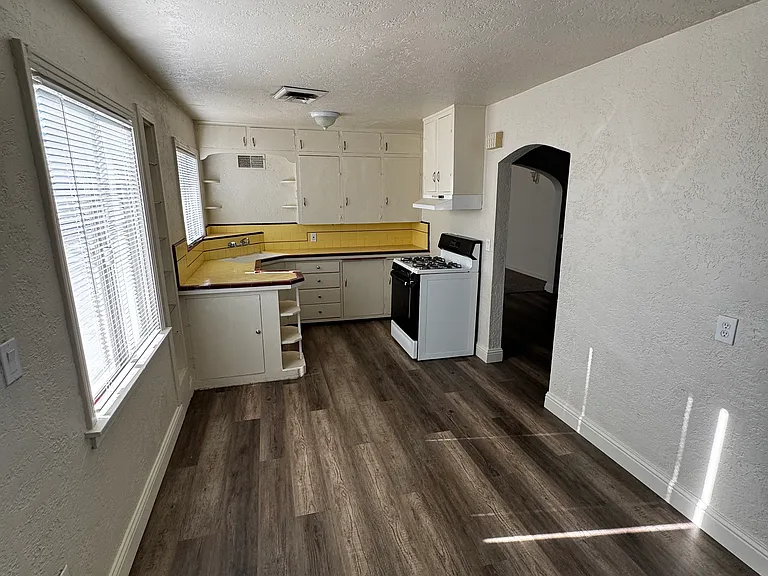 1630 E Whitmore Ave — Photo 10