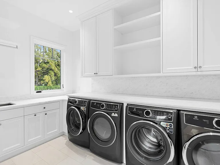 25 Fresh Pond Rd — Photo 10